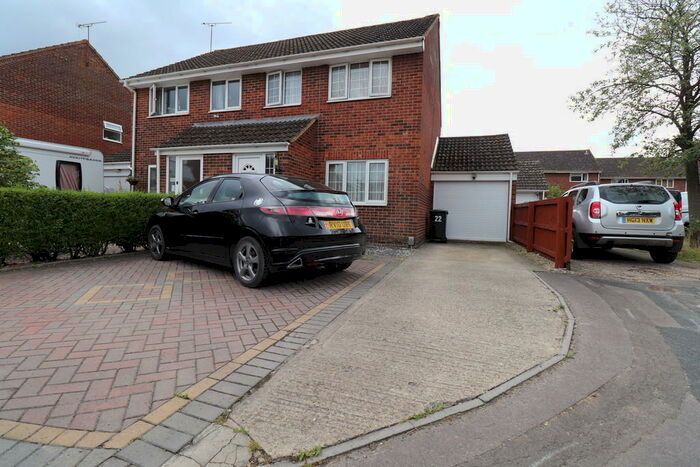3 Bedroom Semi-Detached House To Rent In Leslie Close, Freshbrook, SN5