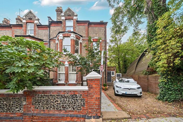 3 Bedroom Flat For Sale In Crouch Hall Road, London, N8