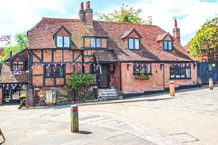 5 Bedroom Detached House For Sale In The Square, Hamble, Southampton, SO31