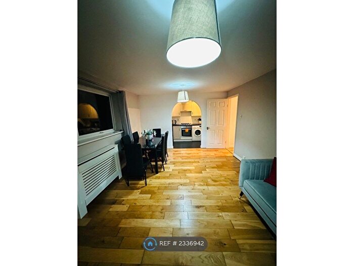 2 Bedroom Flat To Rent In South Woodford, London, E18