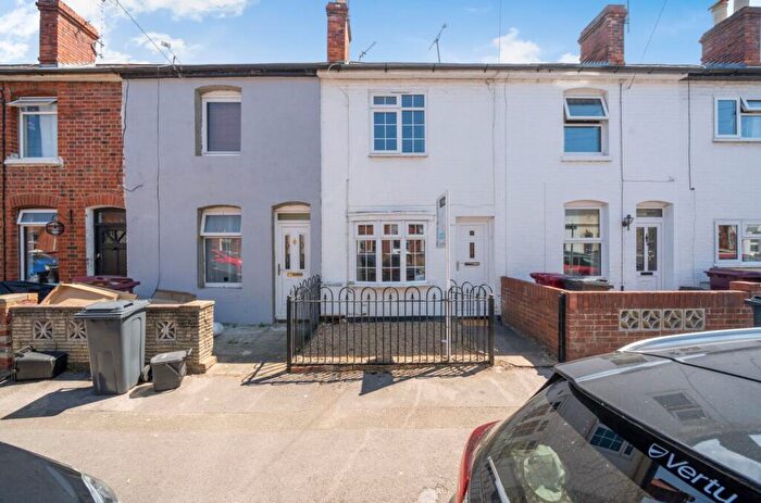 2 Bedroom Terraced House To Rent In York Road, Reading, RG1