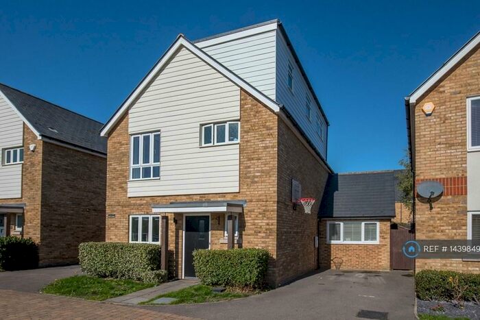 4 Bedroom Semi-Detached House To Rent In Hazel Close, Epsom, KT19