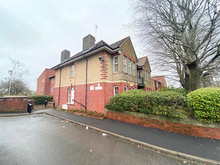 2 Bedroom Flat To Rent In The Beeches, Salisbury Road, St. Annes Park, Bristol, BS4