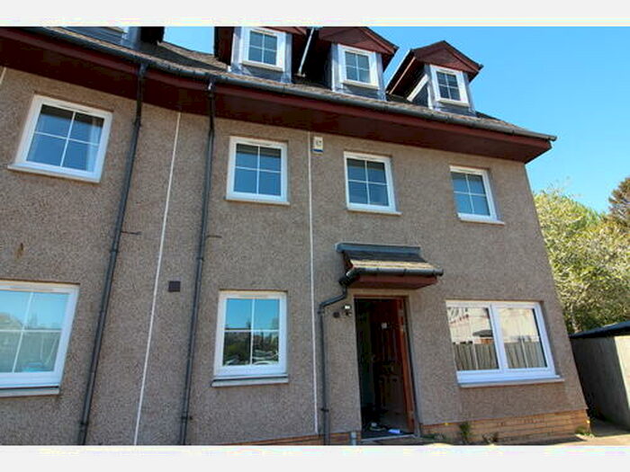 5 Bedroom Town House To Rent In Glendevon Avenue, Edinburgh, EH12