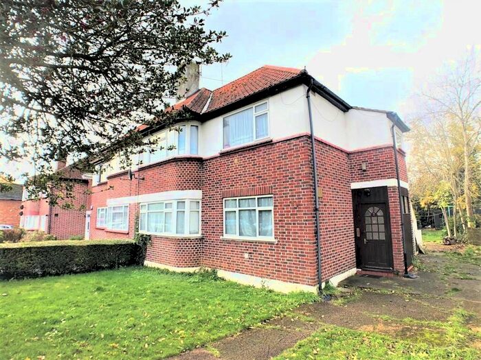 2 Bedroom Maisonette To Rent In Alandale, Pinner HA5