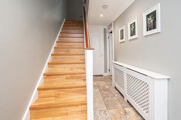 3 Bedroom Flat For Sale In Gwilym Maries House, Canrobert Street, Bethnal Green, London, E2