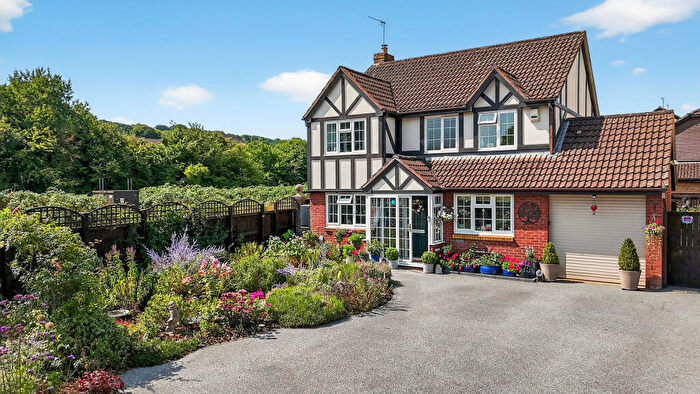 4 Bedroom Detached House For Sale In Wheatfield Close, Cullompton, EX15