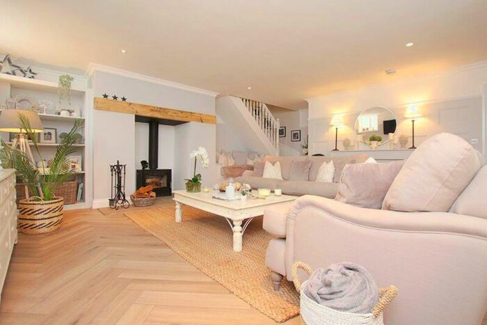 4 Bedroom Semi-Detached House For Sale In Chapel Lane, Habrough, DN40