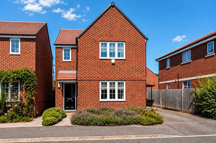 3 Bedroom Detached House For Sale In Westlake Gardens, Bramley, RG26