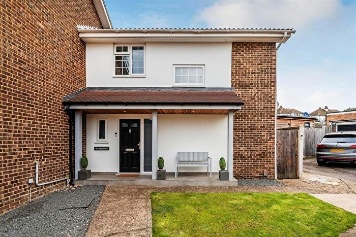 3 Bedroom Semi Detached House For Sale In Oswald Close, Fetcham, KT22