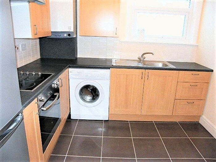 3 Bedroom Flat To Rent In Latymer Road, Edmonton, N9
