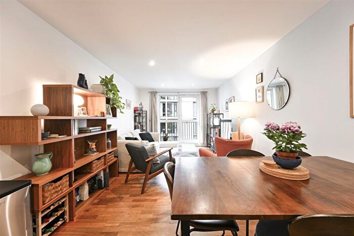 1 Bedroom Flat For Sale In Pepys Street, London, EC3N