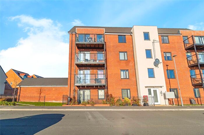 2 Bedroom Flat For Sale In Tutbury Lane, Kingsmead, Milton Keynes, Buckinghamshire, MK4