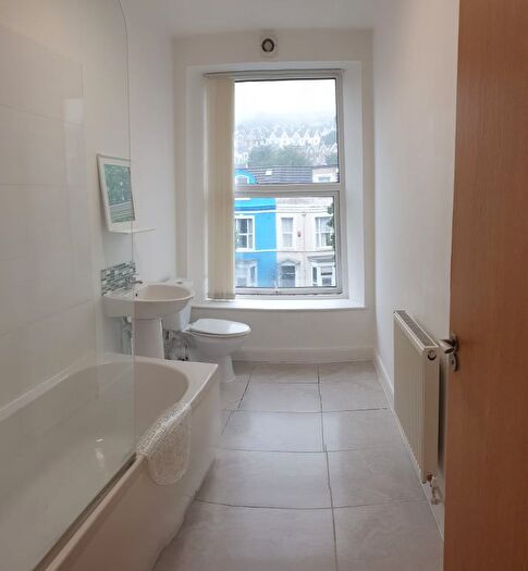 2 Bedroom Flat To Rent In Walter Road, Swansea, SA1