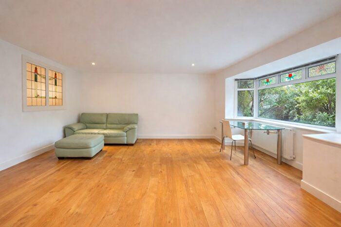 1 Bedroom Flat To Rent In Dartford Avenue, London, N9