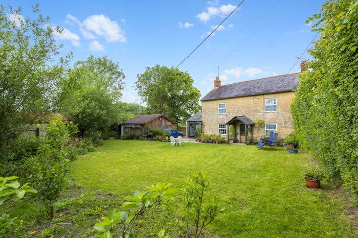 3 Bedroom Detached House For Sale In The Common, East Stour, SP8