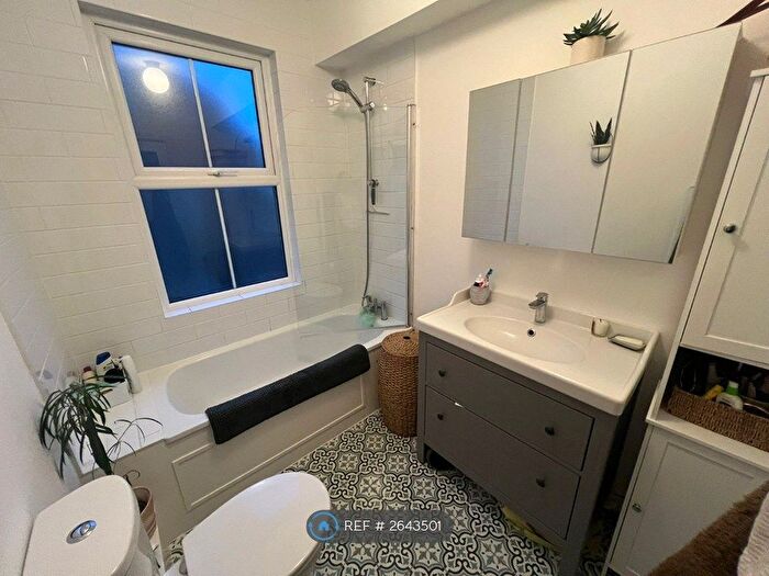 1 Bedroom Flat To Rent In Broad Street, Teddington, TW11