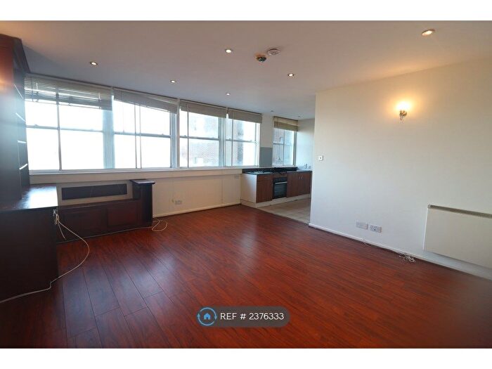 2 Bedroom Flat To Rent In Fitzroy Court, Croydon, CR0