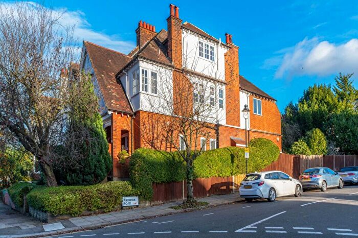5 Bedroom House For Sale In Burgess Hill, London, NW2