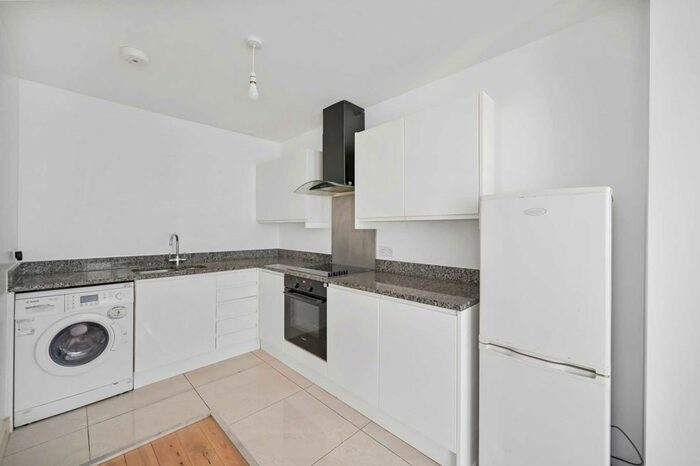 1 Bedroom Flat To Rent In Uxbridge Road, Shepherds Bush, London, W12