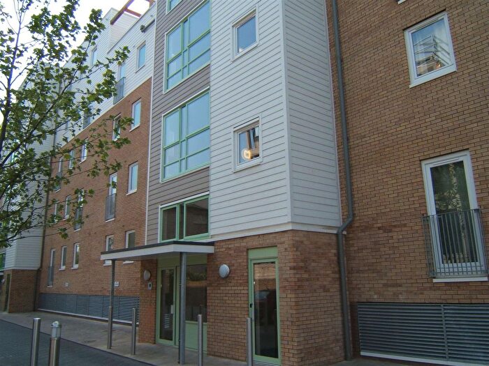 1 Bedroom Flat To Rent In Warren Close, CB2