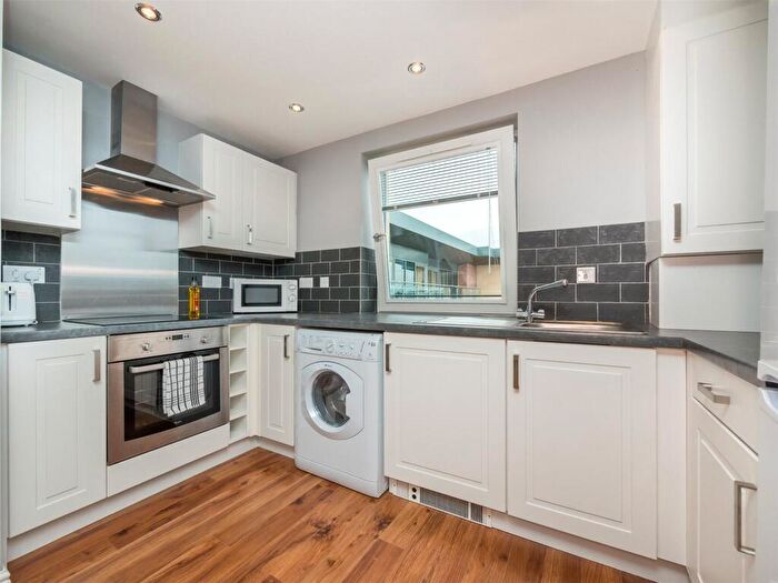 1 Bedroom Flat To Rent In / Slateford Gait, Edinburgh, EH11