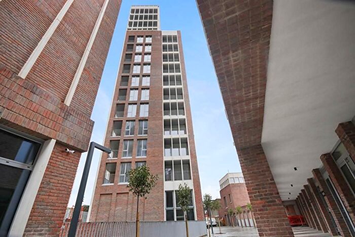 2 Bedroom Flat To Rent In Maple Path, London, E5