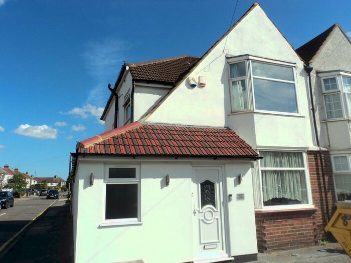3 Bedroom Semi-Detached House To Rent In Pickford Lane, Bexleyheath, Kent, DA7