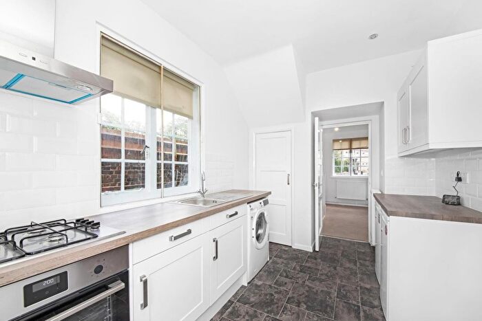 3 Bedroom Property To Rent In Park Hall Road, West Dulwich, SE21