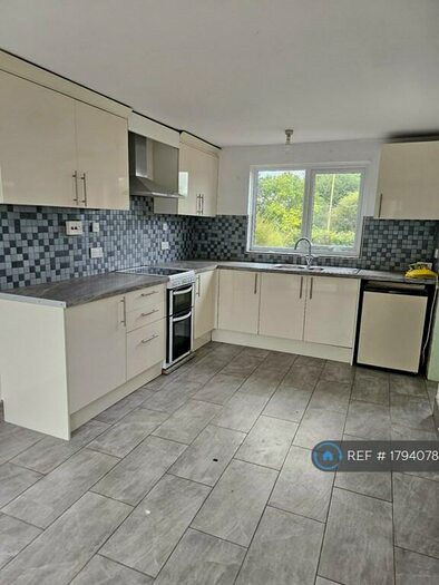 3 Bedroom Semi-Detached House To Rent In Grace Way, Stevenage, SG1