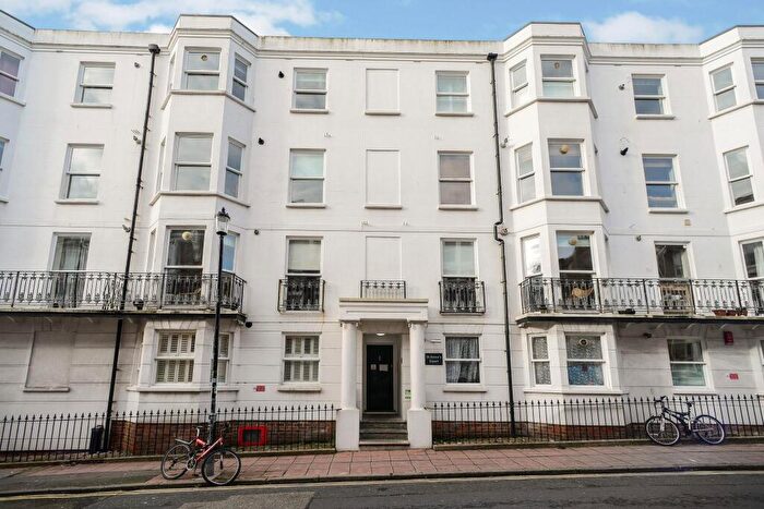 3 Bedroom Apartment To Rent In Burlington Street, Brighton, BN2