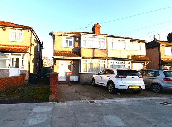 1 Bedroom Maisonette For Sale In Wood End Gardens, Northolt, UB5