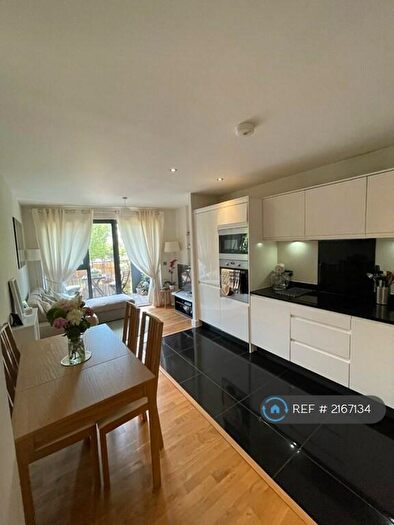 2 Bedroom Flat To Rent In Hythe House, London, N4