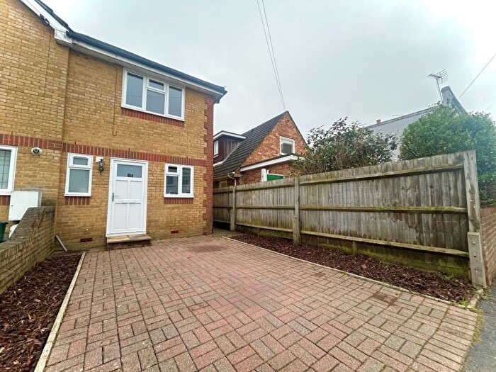 2 Bedroom Property To Rent In Longfellow Road, Worcester Park, KT4