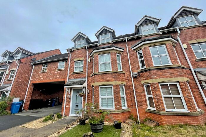 4 Bedroom Semi-Detached House To Rent In Bucklow Gardens, Lymm, WA13