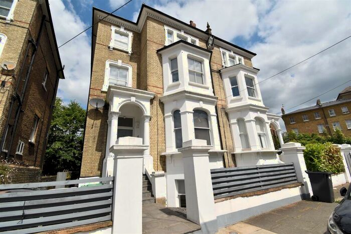 2 Bedroom Flat To Rent In St Philips Road, Surbiton, KT6