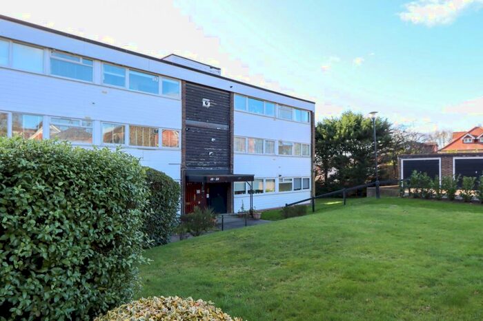 2 Bedroom Apartment To Rent In St. Winifreds Close, Chigwell, IG7