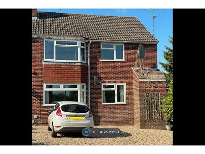 2 Bedroom Maisonette To Rent In Highwood Close, Newbury, RG14