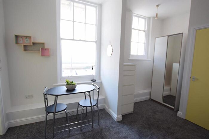 Studio To Rent In Colbeck Chambers - High Street - Student Apartment - /, LN5