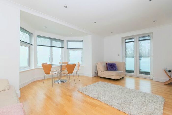 2 Bedroom Flat To Rent In The Hall, Allerton Hill, Leeds, LS7