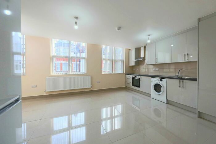 Studio To Rent In Sussex House, Leeland Road, W13