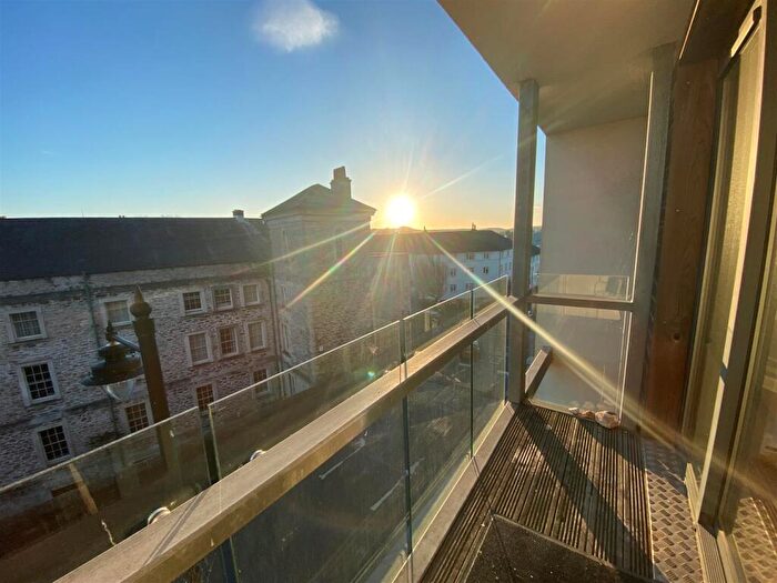 2 Bedroom Apartment To Rent In Stonehouse, PL1