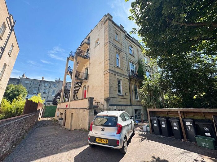 2 Bedroom Flat To Rent In Garden Flat, Richmond Park Road, Bristol, BS8