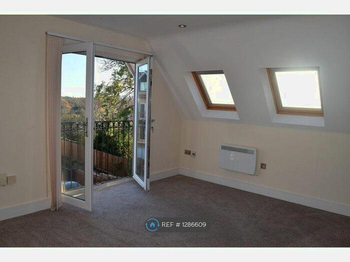 2 Bedroom Flat To Rent In College Road, Cardiff CF14