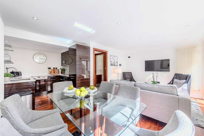 3 Bedroom Flat To Rent In Garden House, Kensington Gardens Square, London, W2