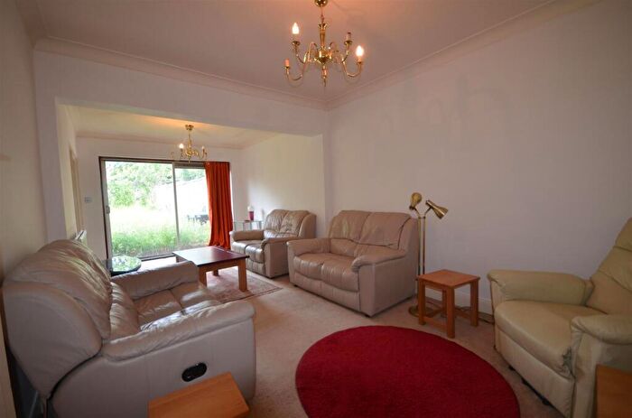 3 Bedroom Semi-Detached House For Sale In Kenton Lane, Harrow, HA3