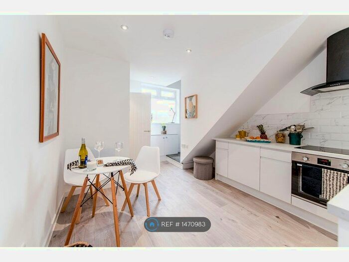 1 Bedroom Flat To Rent In Hunters Lane, Oldham, OL1