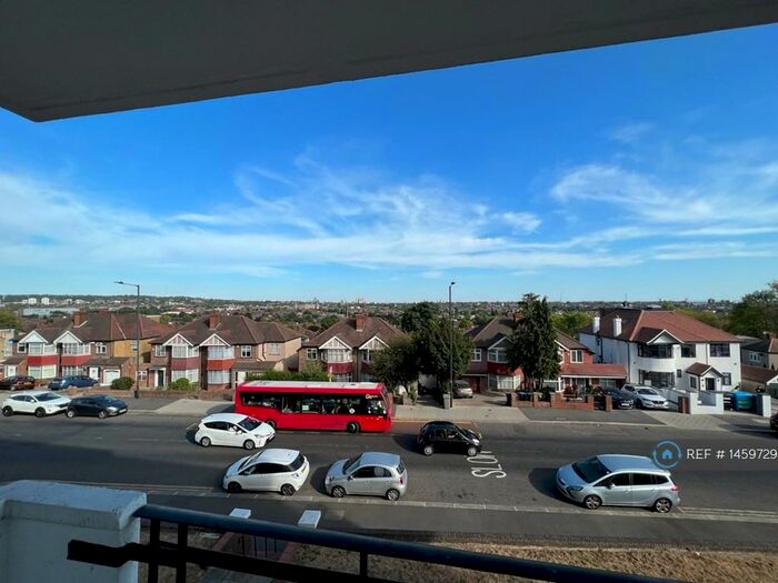 3 Bedroom Flat To Rent In Nevilles Court, London, NW2