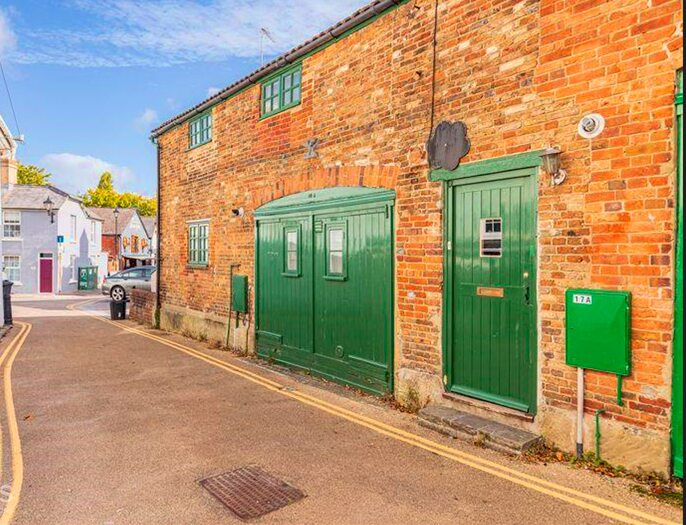 2 Bedroom House To Rent In Millhams Street, Christchurch, Dorset, BH23