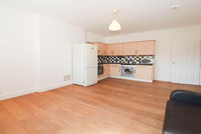 2 Bedroom Flat To Rent In Rutland Park, Willesden Green, NW2